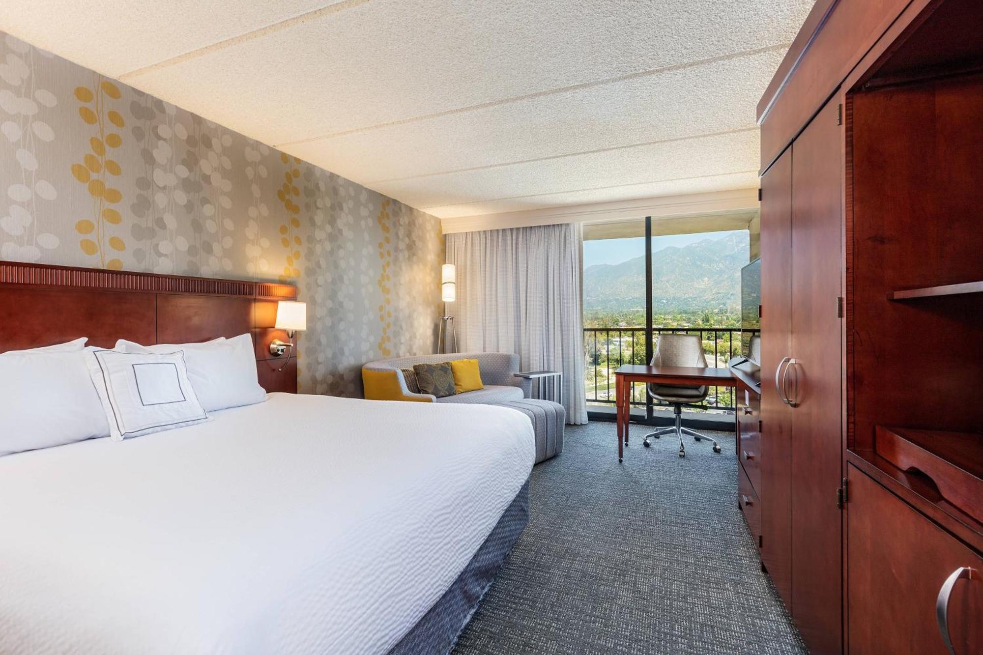 Courtyard By Marriott Los Angeles Pasadena/Monrovia Exterior photo