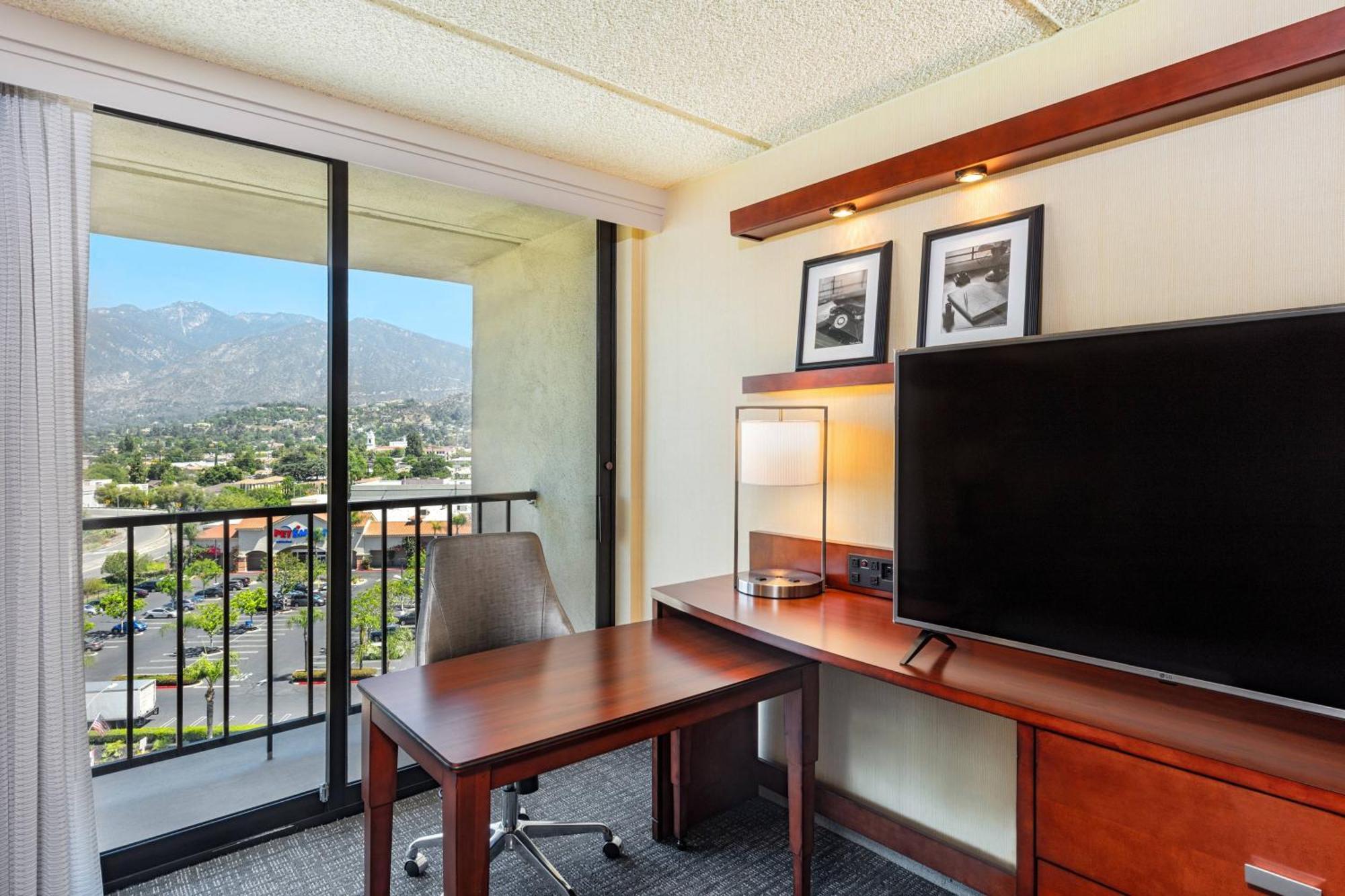 Courtyard By Marriott Los Angeles Pasadena/Monrovia Exterior photo